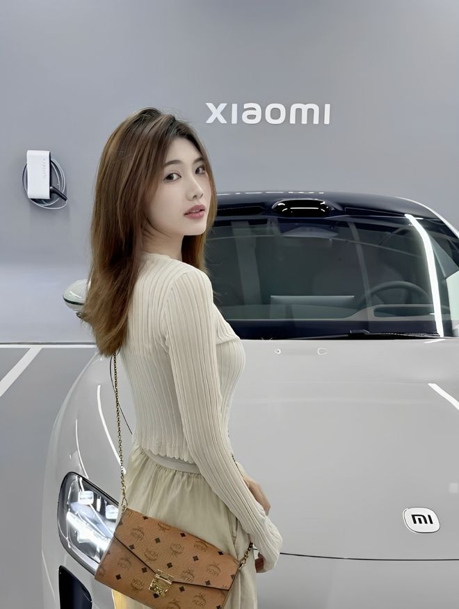 主质量都这么高的吗？仙女也就长这样吧pg电子免费模拟器小米SU7的美女车(图4)