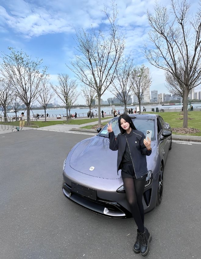 主质量都这么高的吗？仙女也就长这样吧pg电子免费模拟器小米SU7的美女车(图6)